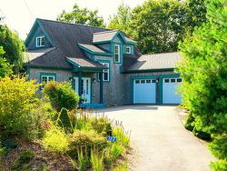 122 Hawthorn Road  Mahone Bay, NS B0J 2E0