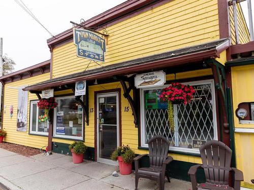 15 North Street, Lockeport, NS 