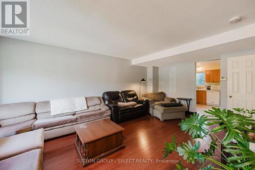 11 - 151 Martinet Avenue, London East (East I), ON - Indoor Photo Showing Living Room