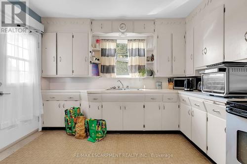 526 Steele Street, Port Colborne, ON - Indoor Photo Showing Kitchen