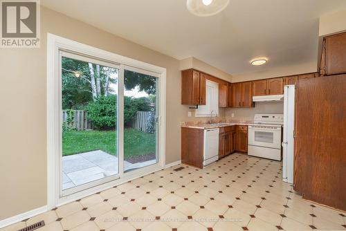 1005 Queen Street W, Mississauga, ON - Indoor Photo Showing Kitchen