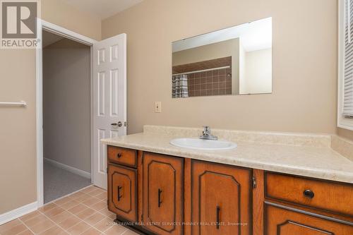 1005 Queen Street W, Mississauga, ON - Indoor Photo Showing Bathroom