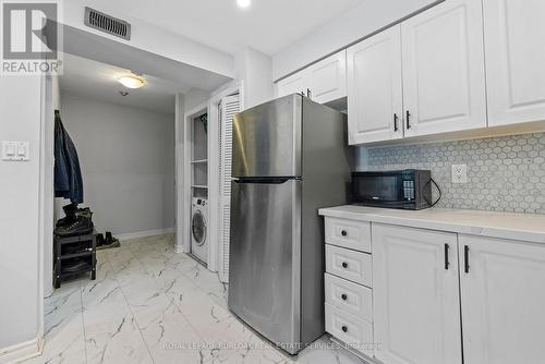 104 - 28 Victoria Avenue N, Hamilton, ON - Indoor Photo Showing Kitchen