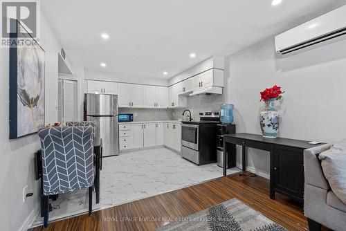104 - 28 Victoria Avenue N, Hamilton, ON - Indoor Photo Showing Kitchen With Stainless Steel Kitchen