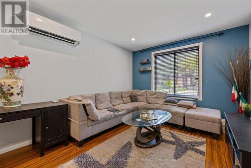 104 - 28 Victoria Avenue N, Hamilton, ON - Indoor Photo Showing Living Room