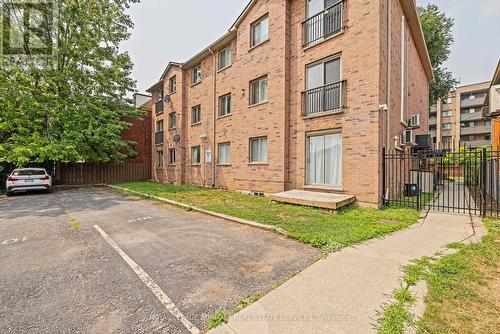 104 - 28 Victoria Avenue N, Hamilton, ON - Outdoor
