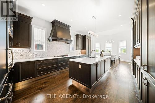 28 Chuck Ormsby Crescent, King, ON - Indoor Photo Showing Kitchen With Upgraded Kitchen