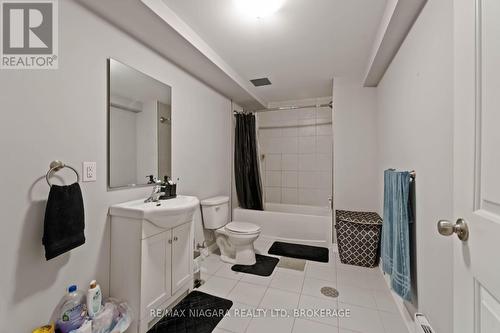 81 Grove Street, Welland (Welland Downtown), ON - Indoor Photo Showing Bathroom