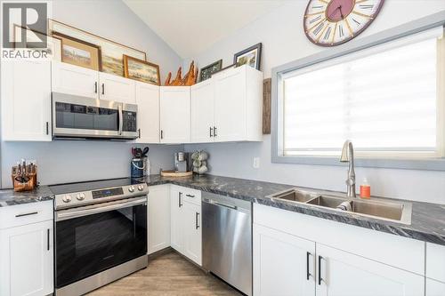 1705 Koocanusa Lake Drive, Lake Koocanusa, BC - Indoor Photo Showing Kitchen With Double Sink