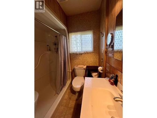 1118 Kildare Street, New Denver, BC - Indoor Photo Showing Bathroom