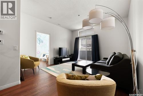703 1901 Victoria Avenue, Regina, SK - Indoor Photo Showing Living Room