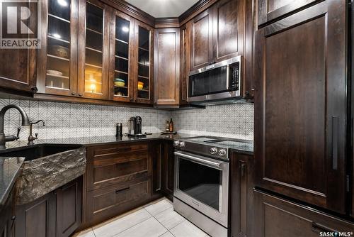 703 1901 Victoria Avenue, Regina, SK - Indoor Photo Showing Kitchen With Upgraded Kitchen
