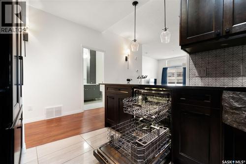 703 1901 Victoria Avenue, Regina, SK - Indoor Photo Showing Kitchen