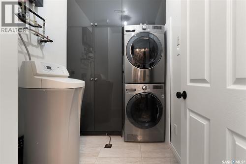 703 1901 Victoria Avenue, Regina, SK - Indoor Photo Showing Laundry Room