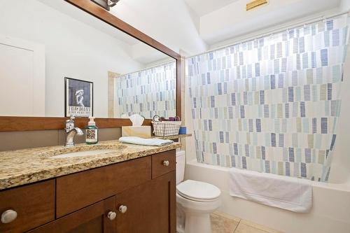 227-511 Yates Road, Kelowna, BC - Indoor Photo Showing Bathroom