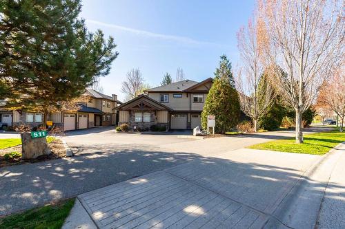 227-511 Yates Road, Kelowna, BC - Outdoor With Facade