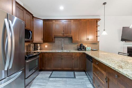 227-511 Yates Road, Kelowna, BC - Indoor Photo Showing Kitchen