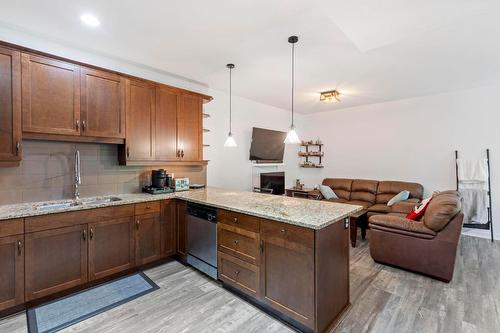 227-511 Yates Road, Kelowna, BC - Indoor Photo Showing Kitchen With Double Sink