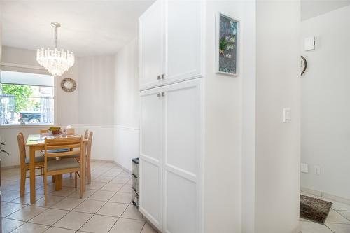 25-1874 Parkview Crescent, Kelowna, BC - Indoor Photo Showing Dining Room