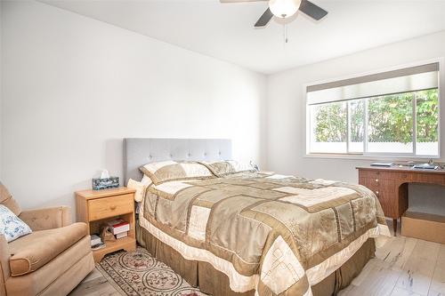 25-1874 Parkview Crescent, Kelowna, BC - Indoor Photo Showing Bedroom