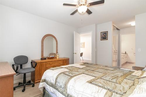 25-1874 Parkview Crescent, Kelowna, BC - Indoor Photo Showing Bedroom