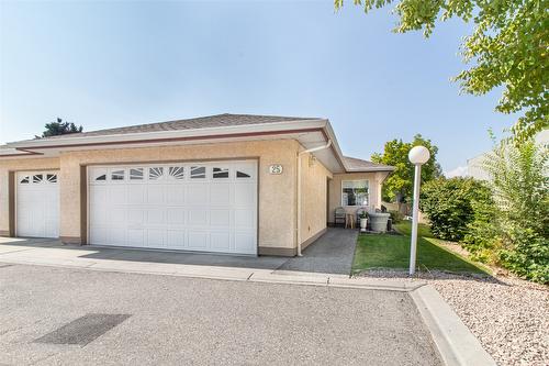 25-1874 Parkview Crescent, Kelowna, BC - Outdoor