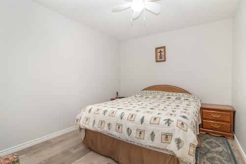25-1874 Parkview Crescent, Kelowna, BC - Indoor Photo Showing Bedroom