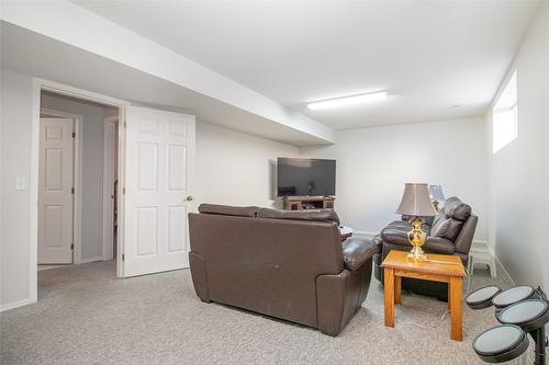 25-1874 Parkview Crescent, Kelowna, BC - Indoor Photo Showing Other Room