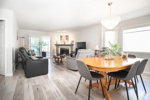 25-1874 Parkview Crescent, Kelowna, BC - Indoor With Fireplace