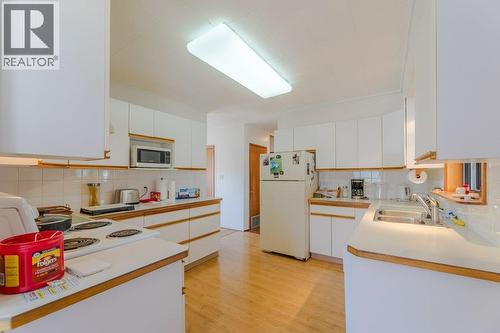 9108 74Th Avenue, Osoyoos, BC - Indoor Photo Showing Kitchen With Double Sink
