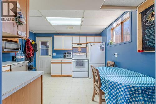 9108 74Th Avenue, Osoyoos, BC - Indoor Photo Showing Kitchen