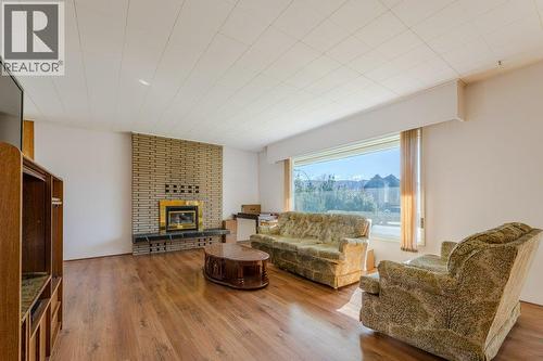 9108 74Th Avenue, Osoyoos, BC - Indoor Photo Showing Living Room With Fireplace