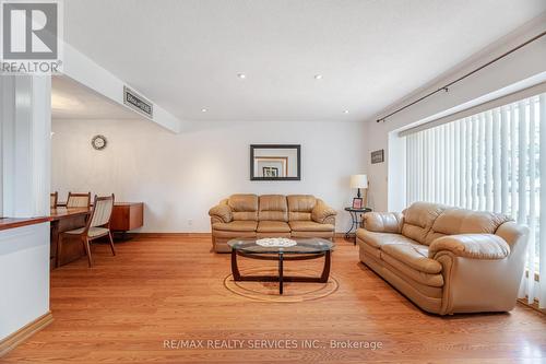 6 Glenmore Crescent, Brampton, ON - Indoor Photo Showing Living Room