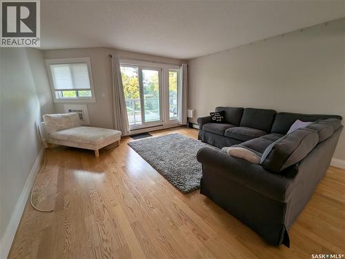 204 921 Main Street, Saskatoon, SK - Indoor Photo Showing Living Room