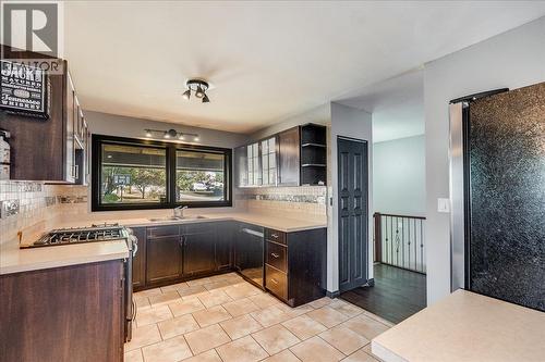 1056 Clarke Road, Castlegar, BC - Indoor Photo Showing Kitchen
