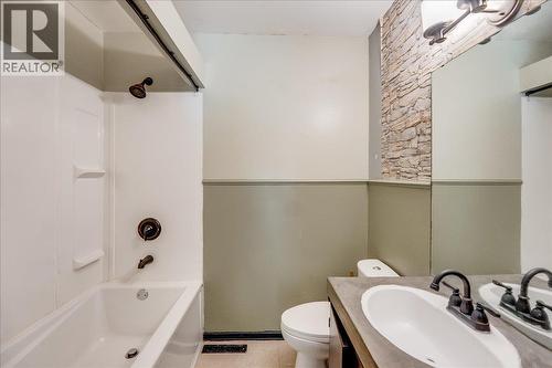 1056 Clarke Road, Castlegar, BC - Indoor Photo Showing Bathroom
