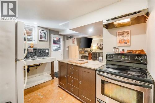1056 Clarke Road, Castlegar, BC - Indoor Photo Showing Kitchen
