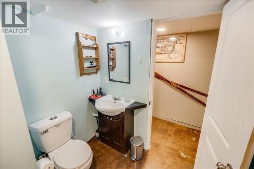1056 Clarke Road, Castlegar, BC - Indoor Photo Showing Bathroom