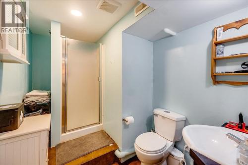1056 Clarke Road, Castlegar, BC - Indoor Photo Showing Bathroom