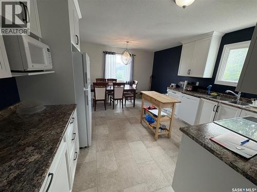 302 Pitt Street, Rocanville, SK - Indoor Photo Showing Kitchen With Double Sink