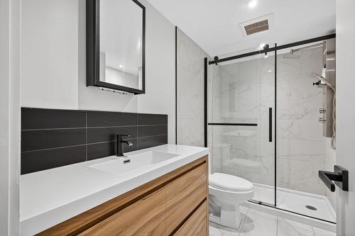 Bathroom - 703-231 Rue Riverside, Saint-Lambert, QC - Indoor Photo Showing Bathroom