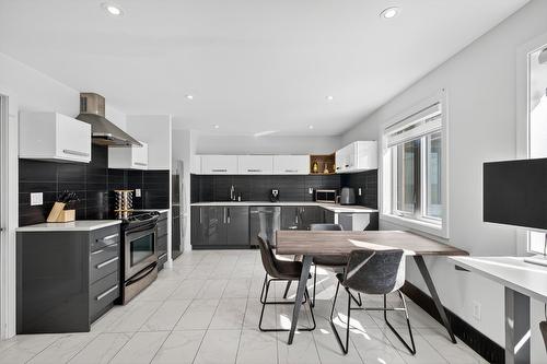 Cuisine - 703-231 Rue Riverside, Saint-Lambert, QC - Indoor