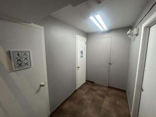 Commerce - 6280 Av. Somerled, Montréal (Côte-Des-Neiges/Notre-Dame-De-Grâce), QC 