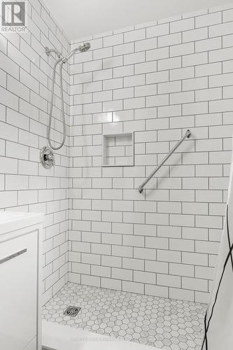 17 Richard Avenue, Kawartha Lakes (Lindsay), ON - Indoor Photo Showing Other Room