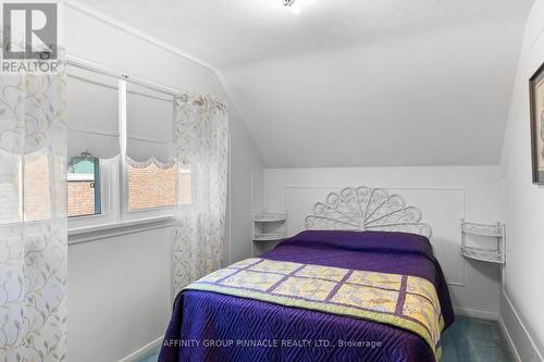 17 Richard Avenue, Kawartha Lakes (Lindsay), ON - Indoor Photo Showing Bedroom