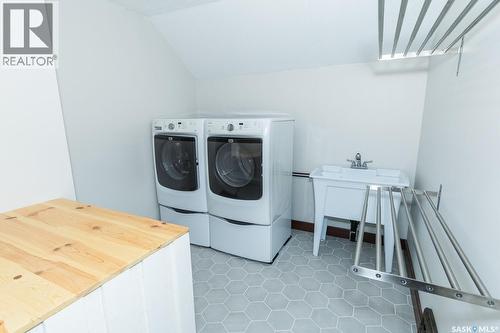 533 Manitoba Avenue, Kerrobert, SK - Indoor Photo Showing Laundry Room