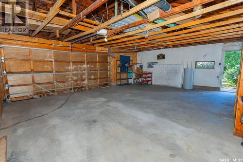 533 Manitoba Avenue, Kerrobert, SK - Indoor Photo Showing Garage