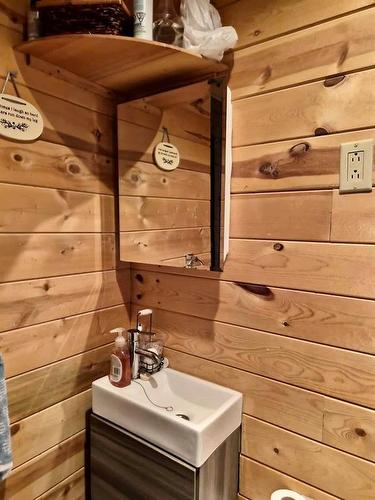 69 Sportsman'S Park, Onanole, MB - Indoor Photo Showing Bathroom
