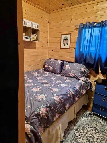 69 Sportsman'S Park, Onanole, MB - Indoor Photo Showing Bedroom