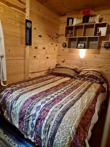 69 Sportsman'S Park, Onanole, MB - Indoor Photo Showing Bedroom